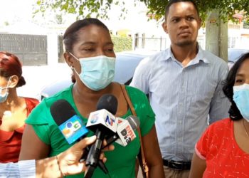 Docentes de Monte Plata muestran agradecimiento por nivelación salarial