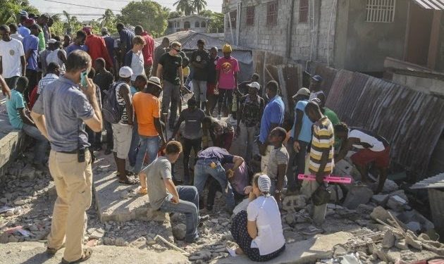 Suman 304 los muertos por el terremoto en Haití
