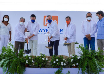 Presidente Abinader da el primer palazo al proyecto Royal Lake Village del grupo Lifestyle Holiday