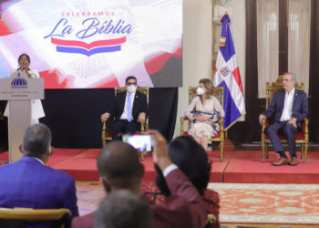 Presidente Abinader encabeza acto del Día de la Biblia