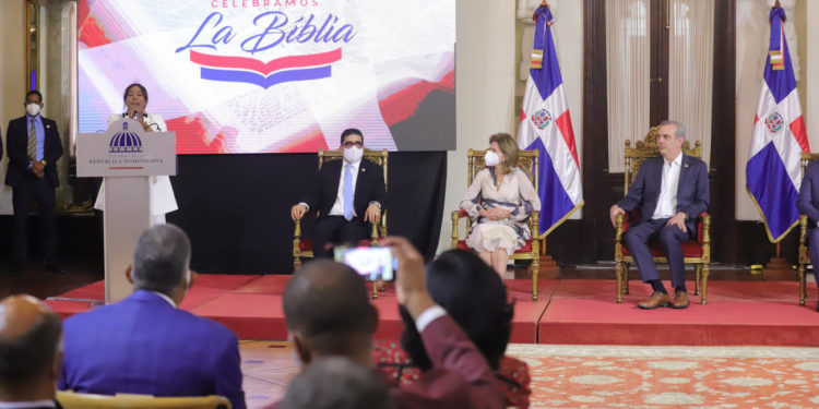 Presidente Abinader encabeza acto del Día de la Biblia