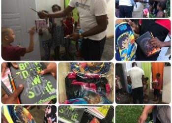 Profesor entrega útiles escolares a niños de escasos recursos en Peralvillo