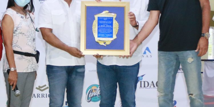 Baloncesto de Monte Plata reconoce apoyo del Banreservas para realización del XVII torneo