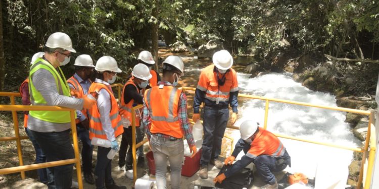 Aguas descargadas por Barrick Pueblo Viejo cumplen con los estándares establecidos por autoridades