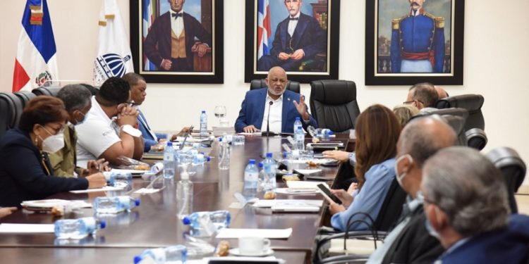 Comisión de Observadores apoya continuidad del Concurso Docente