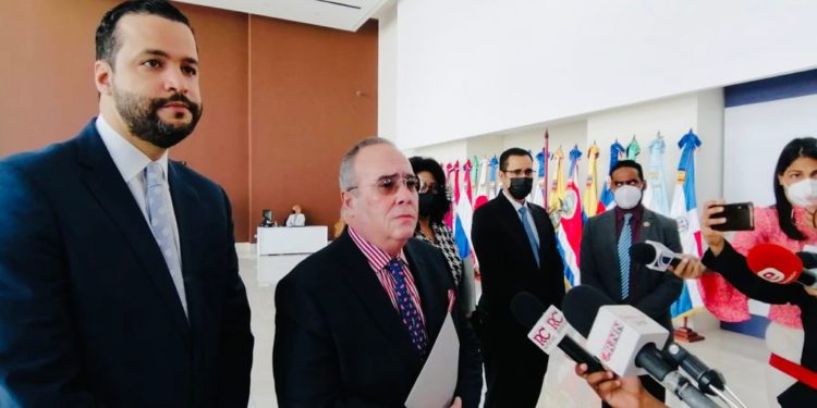 Charles Mariotti: “El PRM está como la vaca de Nena, que en vez de dar leche da pena”