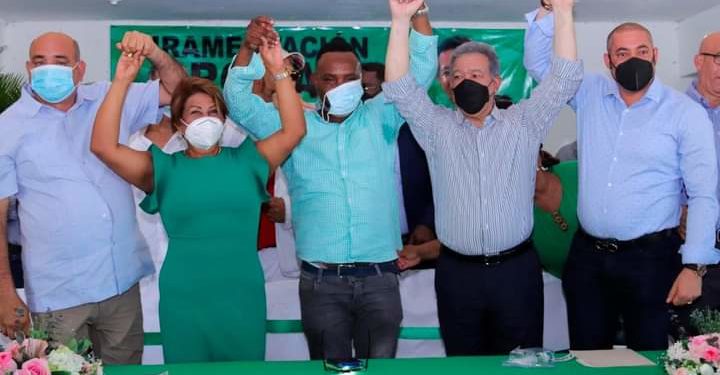 Exsenadora de La Romana se juramenta en Fuerza del Pueblo