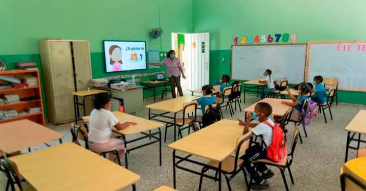 Minerd da a conocer el horario oficial de clases en las escuelas, incluido el de la tanda extendida