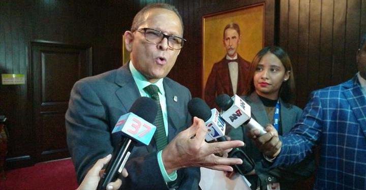 Diputado Darío Zapata dice “la emoción y alegría” lo llevo a pedir estatua para ministro