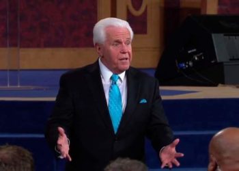 Pastor insta a seguidores que donen más dinero a su iglesia para “acelerar” la llegada de Jesús