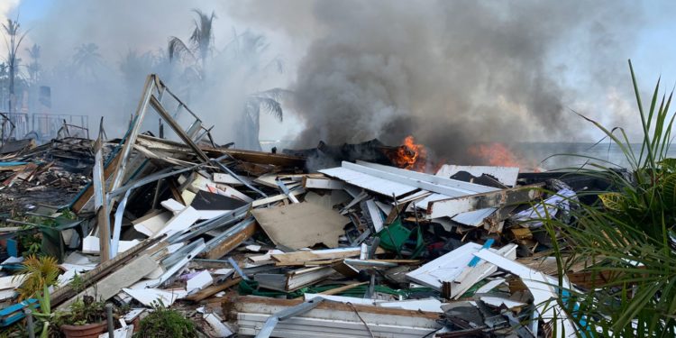 Las Terrenas hiere su economía con incendio de Pueblo Pescadores