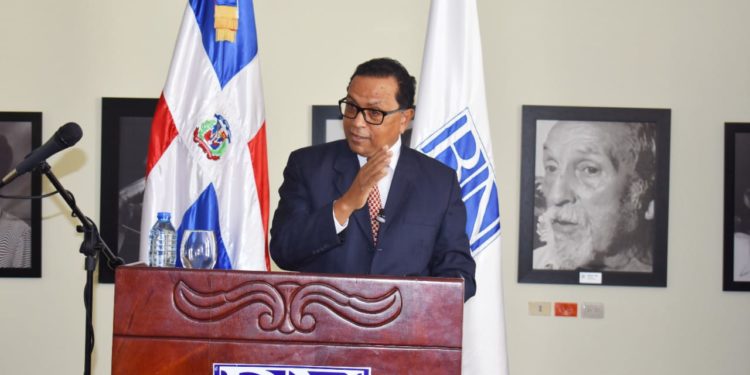 Peralta Romero aboga por la preservación íntegra de la lengua española y por el rechazo de extranjerismos