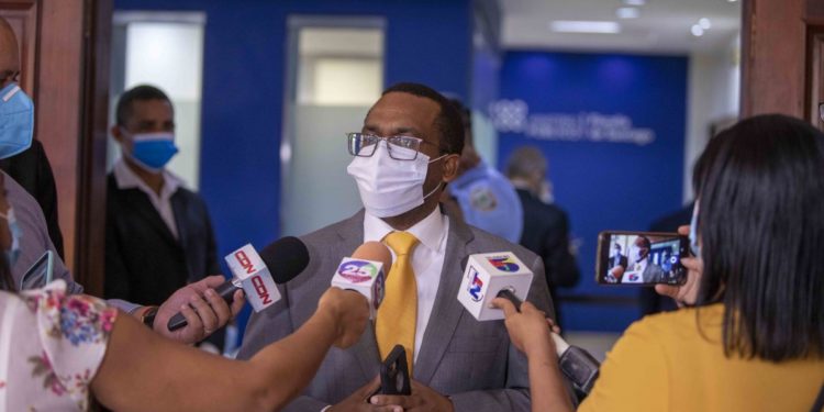 Confirman renuncia de tres fiscales en Santiago