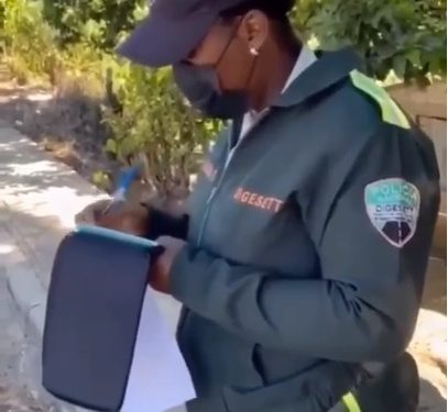 Ciudadano denuncia agentes DIGESETT le ponen multa por “durar mucho para encontrar sus documentos”