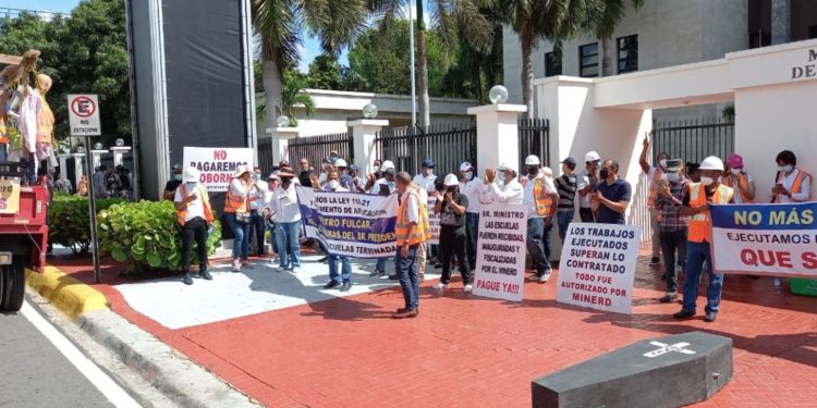 Convocan vigilia frente a Minerd en reclamo pago de cubicaciones de escuelas