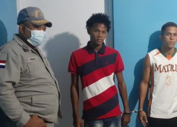 &nbsp;Apresan jóvenes que salieron sin ropa en una motocicleta en Villa Jaragua, Bahoruco