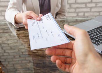 Devuelven RD$ 13.7 millones en cheque de personas que no cobraron