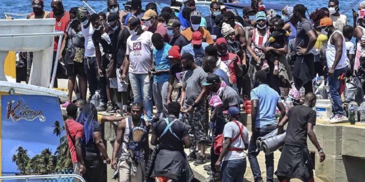 Cerca de 19 mil migrantes se encuentran varados entre la frontera de Colombia y Panamá