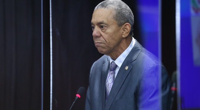 Diputado Luis Vargas truena en la cámara de diputados