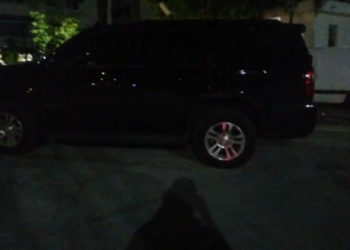 Desconocidos ultiman pareja en plaza comercial