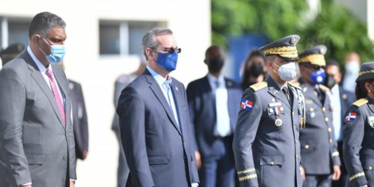 Abinader pone en retiro a tres generales y un contraalmirante de la ARD