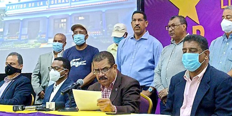 PLD felicita a los profesionales agropecuarios en su día, Censura maltrato del Gobierno