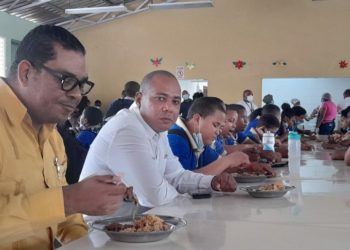 Regional 17 de Educación junto a la DPS supervisan suministro de almuerzo escolar en Monte Plata