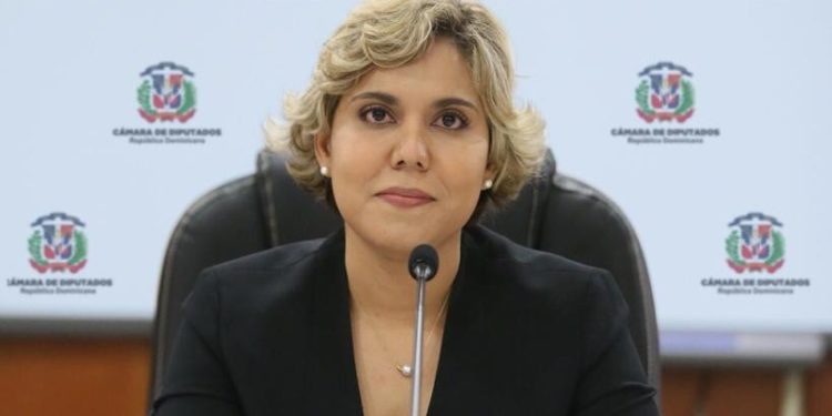 Diputados escogen a María Elena Vásquez para presidir Pro Competencia