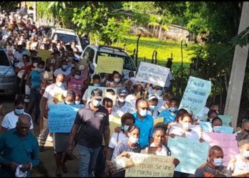 Realizan protestas en reclamo a construcción puente que comunica Yamasá con Santo Domingo