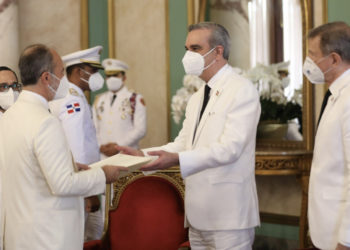 Presidente Luis Abinader recibe cartas credenciales de seis nuevos embajadores