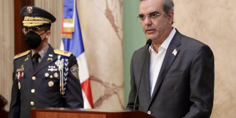 Abinader dará rueda de prensa junto a la Policía Nacional este domingo