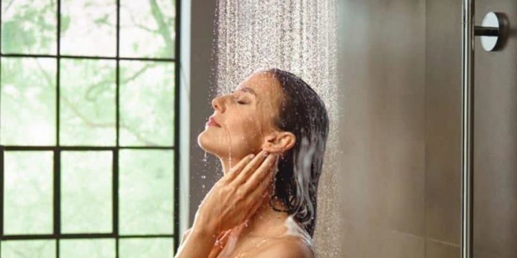 No es necesario bañarte a diario, asegura Harvard