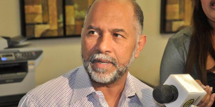 Eduardo Hidalgo gana elecciones de ADP