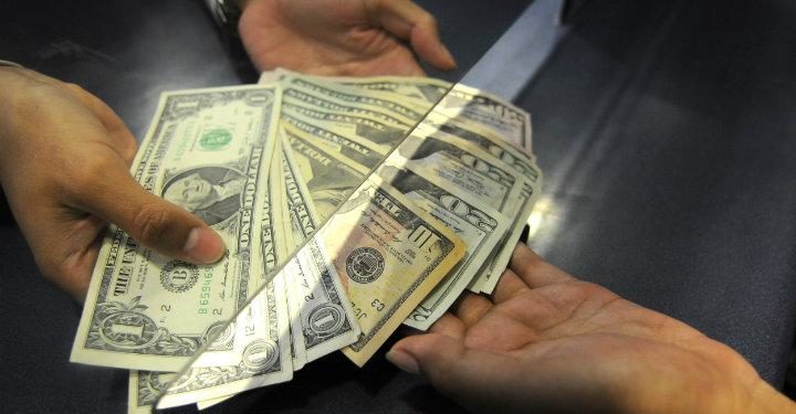 Los hombres dominicanos reciben más remesas que las mujeres