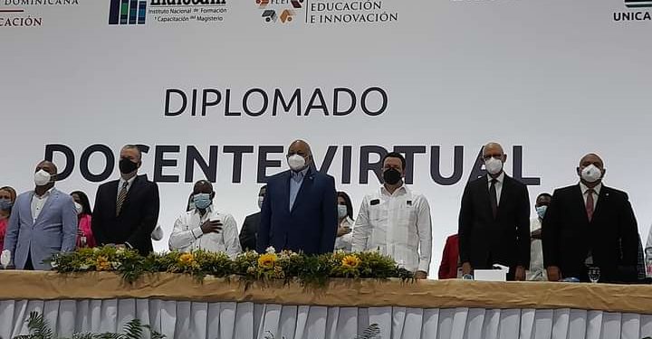 Gradúan 1.053 maestros de «Diplomado Virtual » en Monte Plata