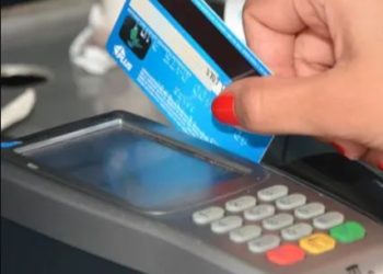 SCJ dispone que los establecimientos afiliados al pago con tarjeta de débito y crédito deben requerir una identificación de quien realiza el consumo