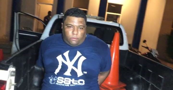 Apresan en Bayaguana integrante de supuesta banda de ladrones de vehículos; Intentó sobornar a los agentes del orden para que lo dejaran libre