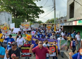 Protestan por por construcción de puente y preservación de los recursos naturales en Peralvillo, Monte Plata