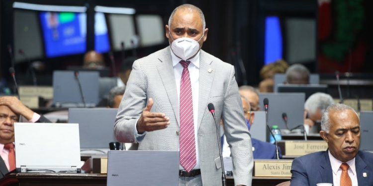 Julito Fulcar: “Es un sinsentido” pedir renuncia jefe PN por acciones particulares de agentes