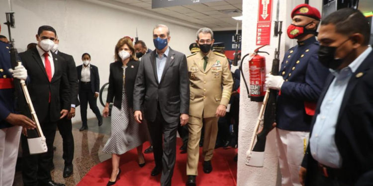 Presidente Abinader sale hacia Panamá, sostendrá encuentro con homólogos de dicho país y Costa Rica