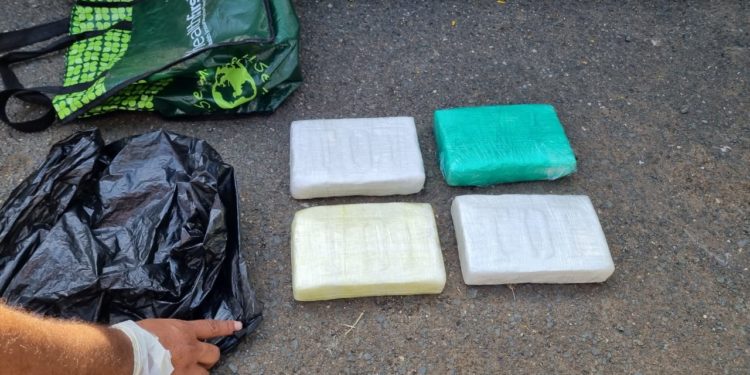 DNCD ocupa 4 paquetes de cocaína y apresa dos mujeres «mulas» servían al «Chino»