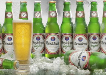Escasez de Cerveza Presidente se bebe a falta de botellas