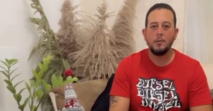 Hombre se disculpa por difamar a otro en redes sociales