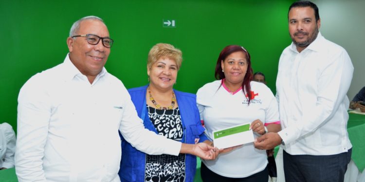 Coopadepe dona más de 1 millón pesos a 39 instituciones de servicios de Espaillat y región del Cibao
