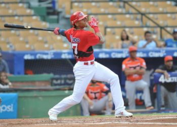 Erik González debutó en pretemporada con el Escogido