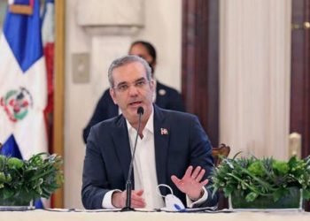 Luis Abinader: “Que me sigan criticando, yo voy a seguir consultando”