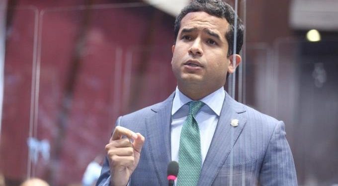 Omar Fernández sugiere al Gobierno usar excedente de RD$60 mil millones para suavizar impacto de reforma fiscal