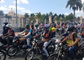 Gobierno prepara bono de combustible para motoconchistas