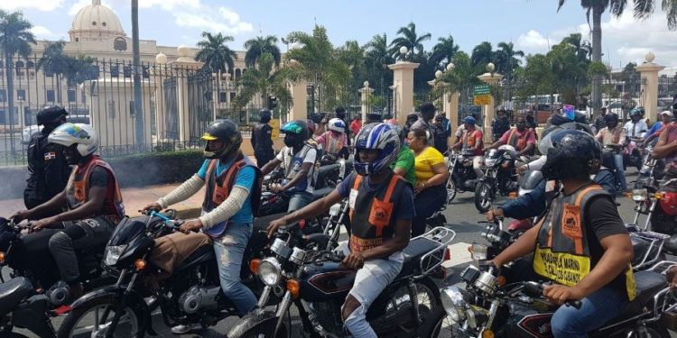 Gobierno prepara bono de combustible para motoconchistas