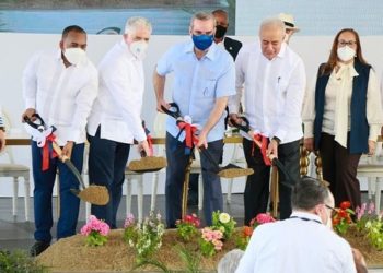 Abinader, Víctor Pichardo y el Ingeniero Felix Garcia dejan iniciados trabajos ampliación Aéreopuerto Cibao